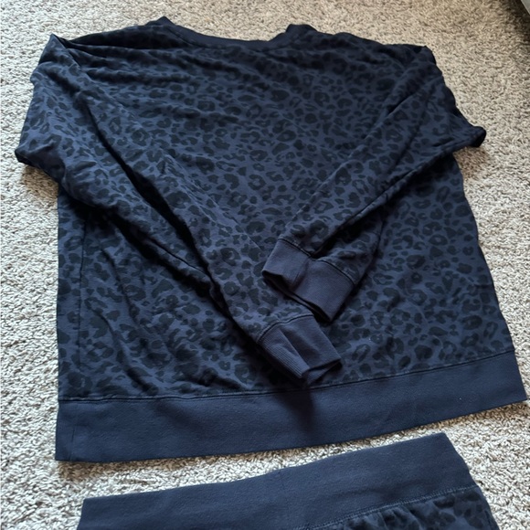 VS Pink Lounge Set - Picture 9 of 10